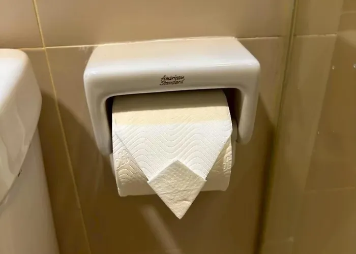 Mrchowroom Hotel *